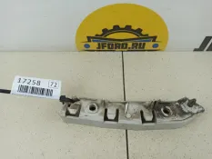 Кронштейн бампера Ford Focus 3 2011 1718731 CB8, передний левый