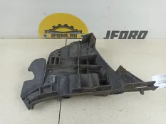 Кронштейн бампера Volvo V70 2008 31265345, передний правый
