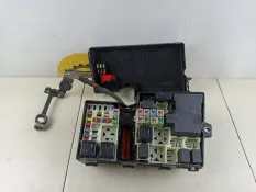 Блок предохранителей подкапотный Volvo C70 2006 30745923 MC 2.4 B5244S4