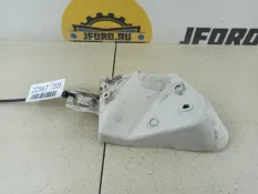 Кронштейн бампера Ford Focus 3 2014 1722283 CB8, задний правый
