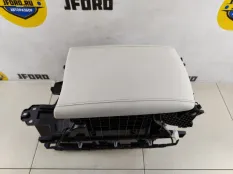 Подлокотник Lexus RX450h 2019 5892048020 GYL25