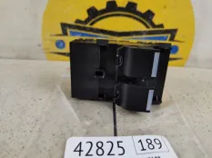 Блок кнопок Land Rover Discovery 5 2019 LR081324 L462