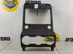 Накладка на консоль подлокотника Land Rover Discovery 5 2019 LR082483 L462