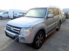 Кронштейн бампера Mitsubishi Pajero 4 2007 6410A187 V98W, задний левый