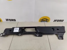 Кронштейн крыла Land Rover Discovery 5 2018 LR105083 L462, левый