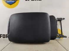 Подлокотник Toyota Land Cruiser Prado 2020 5890560361C0 J150