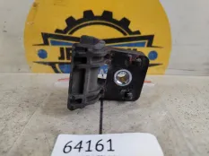 Кронштейн радиатора нижний Chevrolet Cruze 2013 13337826 F300 1.6 F16D4