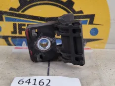 Кронштейн радиатора нижний Chevrolet Cruze 2013 13337826 F300 1.6 F16D4