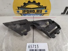 Кронштейн бампера Volvo C70 2008 30633368 MC, передний правый