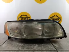 Фара Volvo XC70 2006 30698840 SZ71, правая