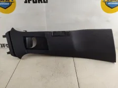 Обшивка стойки центральной Volvo XC60 2019 32132589 UZ, правая