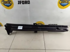 Кронштейн пола багажника Volvo XC60 2019 32205625 UZ, правый