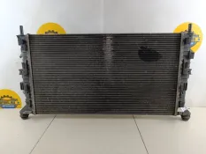 Радиатор охлаждения Volvo V50 2011 30741094 MW84 1.6 D D4162T