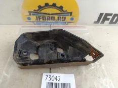 Кронштейн бампера Volvo V50 2011 31265395 MW84, передний правый