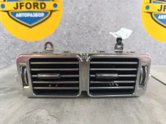 Воздуховод в подлокотник Land Rover Range Rover 4 2015 LR048782 L405