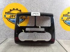 Накладка на подлокотник Land Rover Range Rover 4 2015 LR052218 L405, задняя