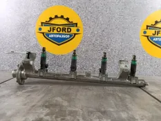 Рампа топливная Ford Focus 2 2006 1306060 CB4 1.6 HWDA
