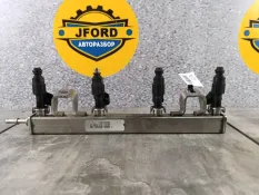 Рампа топливная Ford Focus 2 2006 1356996 CB4 2.0 AODA