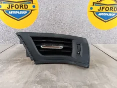Воздуховод в торпеду Toyota Vellfire 2018 5565058111C0 H30, правый