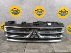 Решетка радиатора Mitsubishi Pajero 4 2007 7450A480 V98W