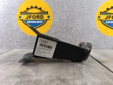 Кронштейн радиатора нижний Volvo S80 2008 31274500 AS60 2.5 B5254T6, правый