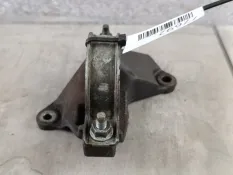 Кронштейн подвесного подшипника Ford Fiesta 2007 1038216 MK 5 1.6 FYJA