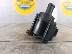 Насос водяной Volvo V60 2015 31338211 2.0 D D4204T5