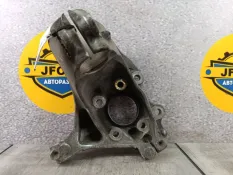 Кулак поворотный Volvo V40 2014 31387652 2.5 B5254T12, передний левый