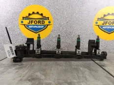 Рампа топливная Ford Focus 2 2008 1698074 CB4 1.6 HWDA