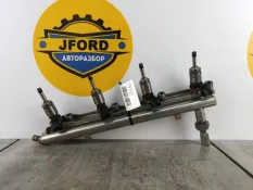 Рампа топливная Ford Focus 3 2014 1923350 CB8 2.0 MGDA