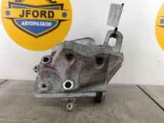 Кронштейн двигателя Ford Focus 2 2009 1798070 CB4 1.6 SHDA