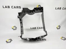 Дефлектор радиатора правый Land Rover Range Rover