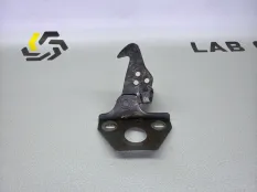 Захватный крюк капота BMW 5 E60