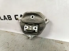 Опора кпп Audi a4 B8 CAGA 2.0 TDI 2009
