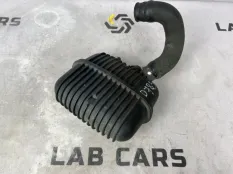 Резонатор воздушного фильтра Audi a6 C6 BPJ 2.0