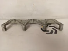 Кронштейн впускного коллектора Audi a6 C6 AUK 3.2