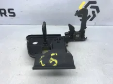 Крюк замка капота Audi a6 C6 BRE 2.0 TDI 2008