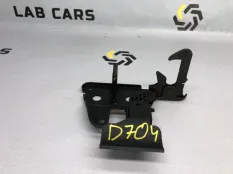 Крюк замка капота Audi a6 C6 BRE 2.0 TDI 2006