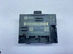 Блок управления дверьми Audi A4 B8