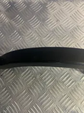 НАКЛАДКА ПЕТЛИ БАГАЖНИКА задняя правая TOYOTA