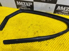Уплотнитель стекла двери задний правый KIA K5 DL3
