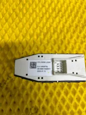 Кнопка стеклоподъемника задняя правая KIA K5 DL3