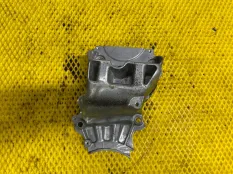 Кронштейн двигателя правый BELGEE X50 1.5