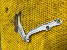 Петля капота правая SKODA OCTAVIA A7 2015