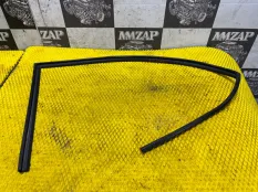 Уплотнитель стекла двери передний правый KIA RIO 4