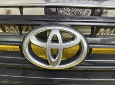 Решетка радиатора TOYOTA LAND CRUISER 200 2010