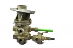 Главный тормозной кран FREIGHTLINER FLC 120 (-)