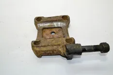 Кронштейн амортизатора прицепного моста, нижний левый BENALU 0 (01.60-)