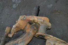 Поворотный кулак переднего моста, правый MACK CX613 (-)