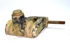 Кронштейн амортизатора переднего моста, нижний правый FREIGHTLINER FLC 120 (-)